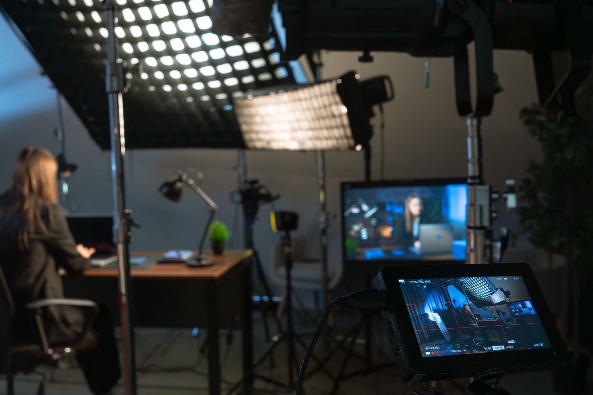 Configuración de estudio de producción de video profesional con iluminación
